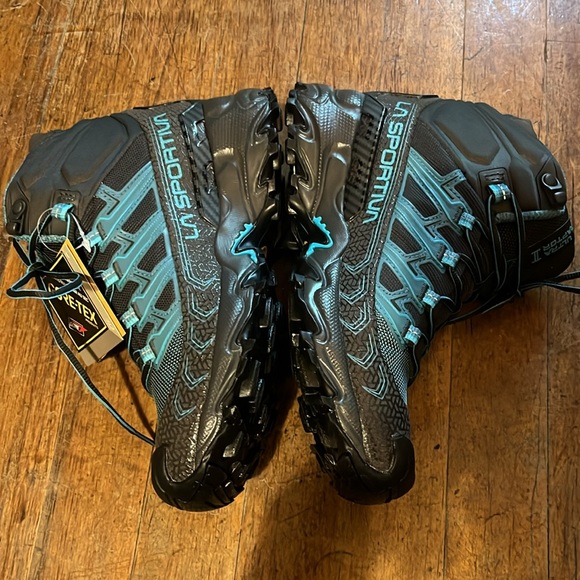 La Sportiva Ultra Raptor II Mid  Gore Tex Trail shoe womens 6.5 Carbon/topaz NWT - Picture 4 of 8